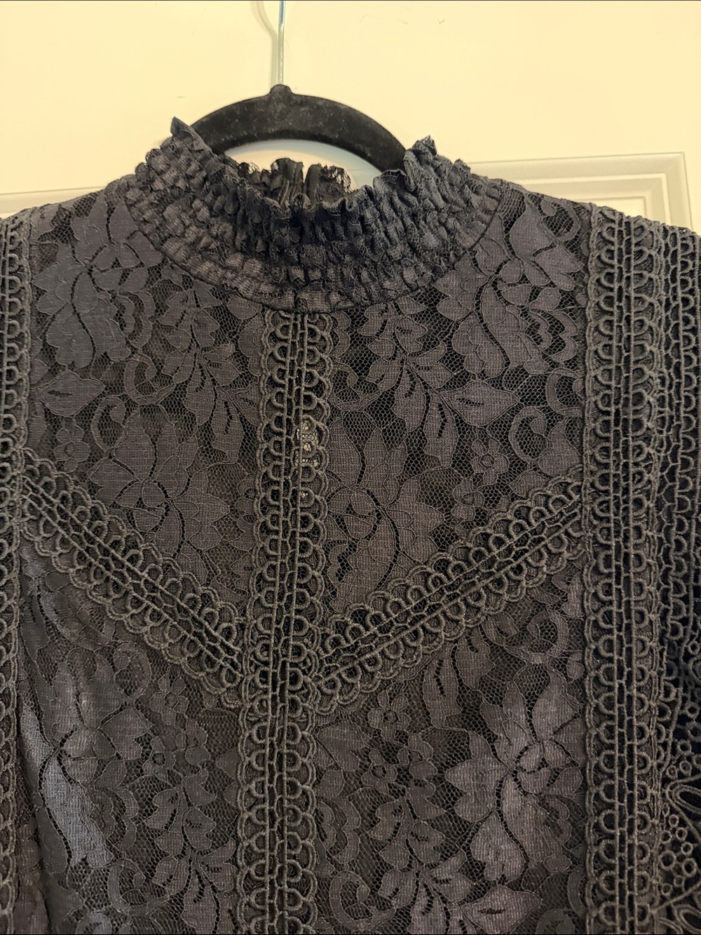 Cable & Gauge Black Lace High-Neck Women's Top - Elegant Sleeveless Design - Picture 3 of 5